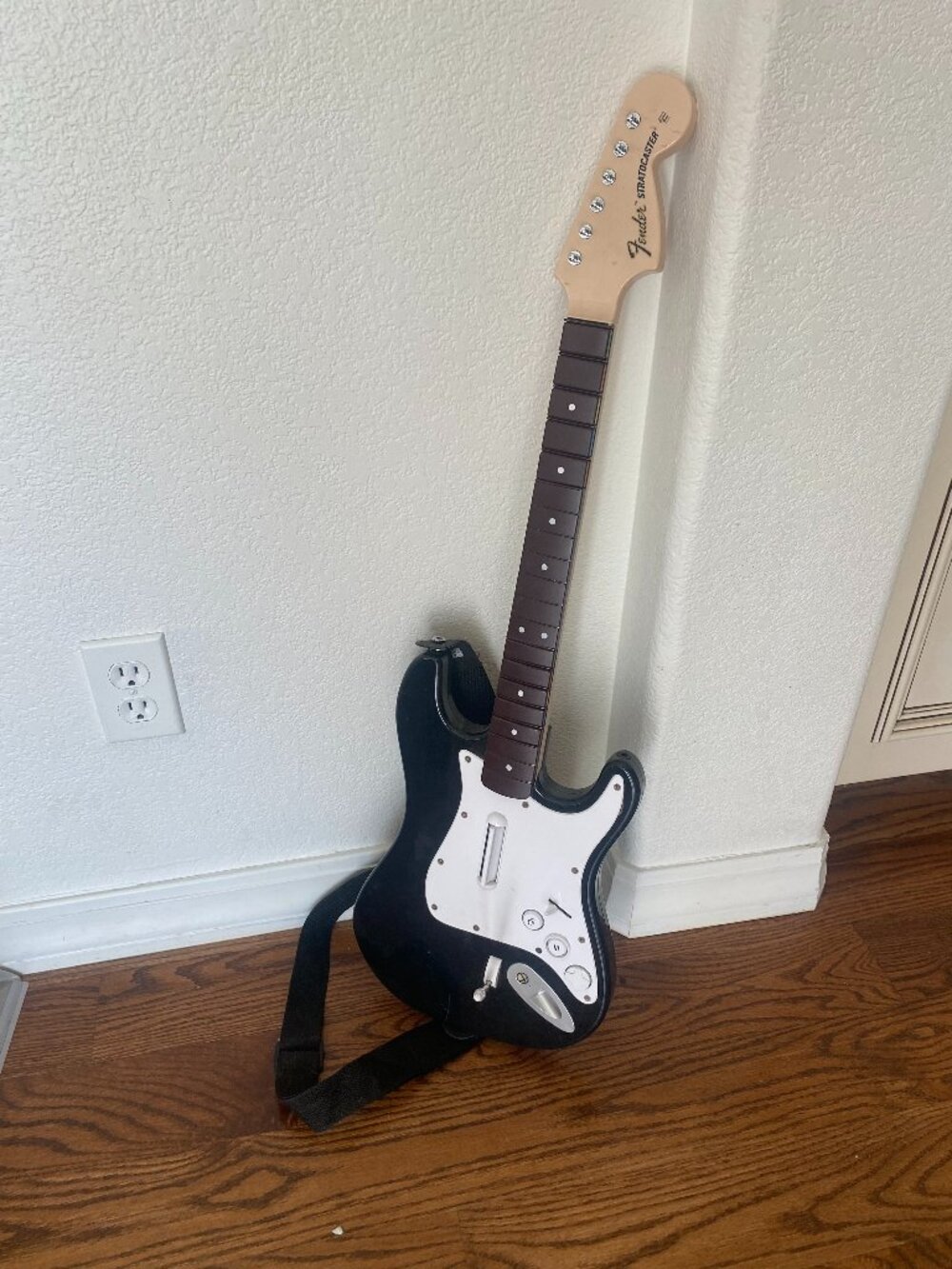 Fender Rock Band 4 Wireless Guitar Stratocaster Xbox One Video Games Untested